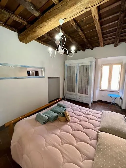 Apartment Charming House Isola Di Capraia Casa Carlo Alberto